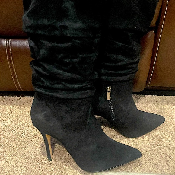 White House Black Market Shoes - Like new WhiteHouse BlackMarket BlackSuede Dressboots KneeHigh Pointed Toe Sz 9M